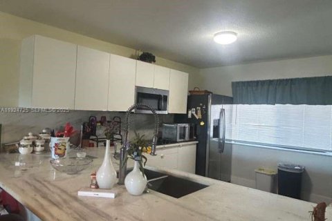 Condominio en venta en North Lauderdale, Florida, 2 dormitorios, 125.42 m2 № 1983114 - foto 13
