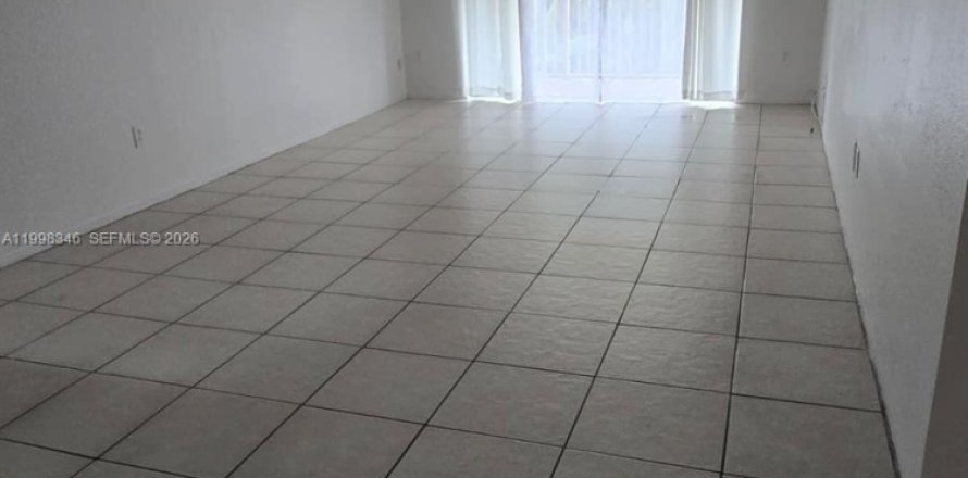 Кондоминиум с 2 спальнями в Майами, Флорида № 2063592