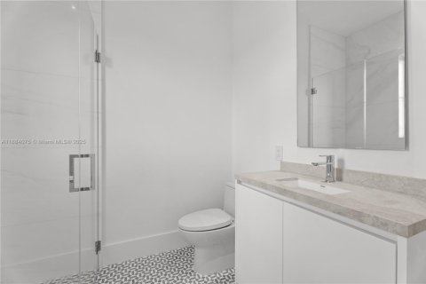 Casa en venta en Miami, Florida, 6 dormitorios, 508.45 m2 № 1932419 - foto 23