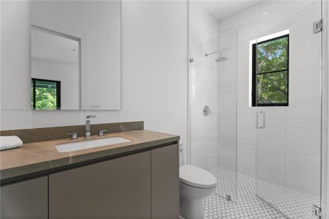 Casa en venta en Miami, Florida, 6 dormitorios, 508.45 m2 № 1932419 - foto 19