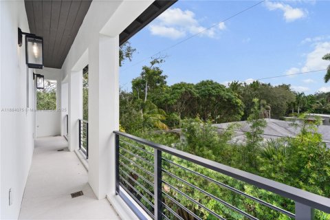 Casa en venta en Miami, Florida, 6 dormitorios, 508.45 m2 № 1932419 - foto 26