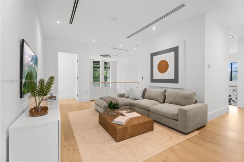 Casa en venta en Miami, Florida, 6 dormitorios, 508.45 m2 № 1932419 - foto 15