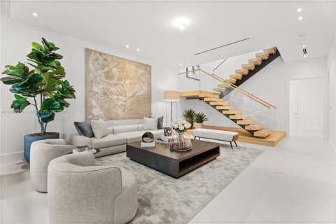 Casa en venta en Miami, Florida, 6 dormitorios, 508.45 m2 № 1932419 - foto 2