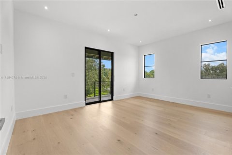 Casa en venta en Miami, Florida, 6 dormitorios, 508.45 m2 № 1932419 - foto 22