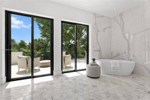 Casa en venta en Miami, Florida, 6 dormitorios, 508.45 m2 № 1932419 - foto 13