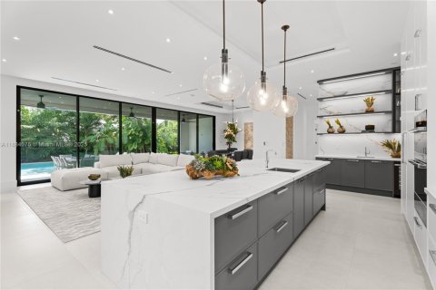 Casa en venta en Miami, Florida, 6 dormitorios, 508.45 m2 № 1932419 - foto 4