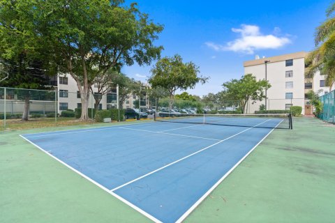 Condo in Tamarac, Florida, 2 bedrooms  № 2085711 - photo 8