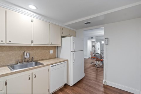 Condo in Tamarac, Florida, 2 bedrooms  № 2085711 - photo 5