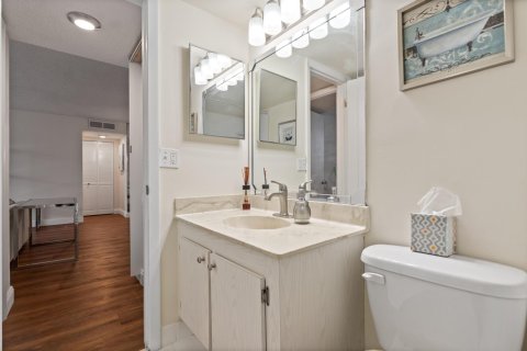 Condo in Tamarac, Florida, 2 bedrooms  № 2085711 - photo 12