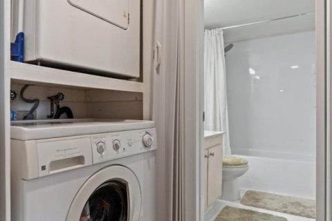 Condo in Tamarac, Florida, 2 bedrooms  № 2085711 - photo 11