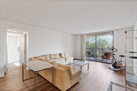 Condo in Tamarac, Florida, 2 bedrooms  № 2085711 - photo 20