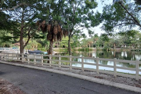 Condo in Tamarac, Florida, 2 bedrooms  № 2085711 - photo 2