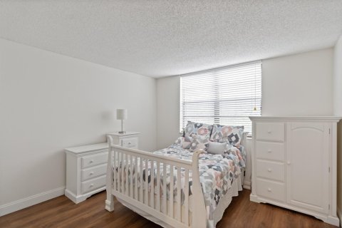 Condo in Tamarac, Florida, 2 bedrooms  № 2085711 - photo 19