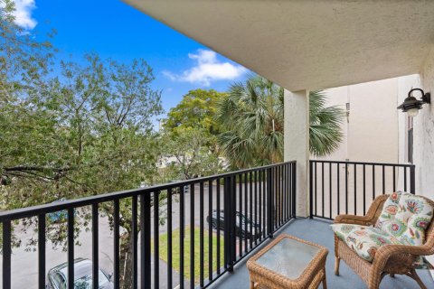 Condo in Tamarac, Florida, 2 bedrooms  № 2085711 - photo 6