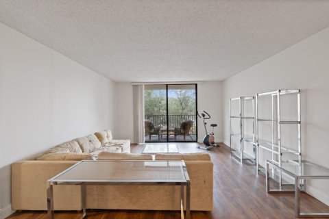 Condo in Tamarac, Florida, 2 bedrooms  № 2085711 - photo 22