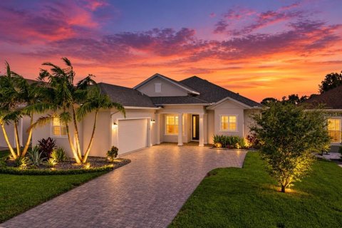 House in Clearwater, Florida 3 bedrooms, 241.36 sq.m. № 2354718