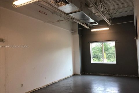 Commercial property in Miramar, Florida № 1710447 - photo 8