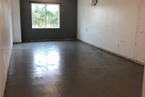 Commercial property in Miramar, Florida № 1710447 - photo 4
