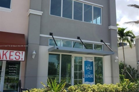 Commercial property in Miramar, Florida № 1710447 - photo 1