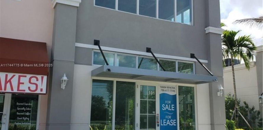Commercial property in Miramar, Florida № 1710447