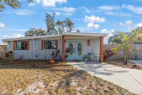 House in Seminole, Florida 3 bedrooms, 93.83 sq.m. № 1718327 - photo 1