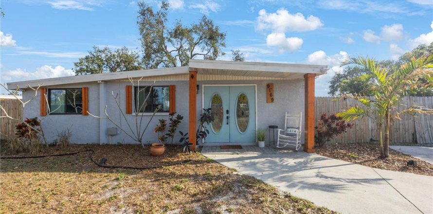 House in Seminole, Florida 3 bedrooms, 93.83 sq.m. № 1718327