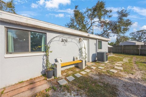 House in Seminole, Florida 3 bedrooms, 93.83 sq.m. № 1718327 - photo 21