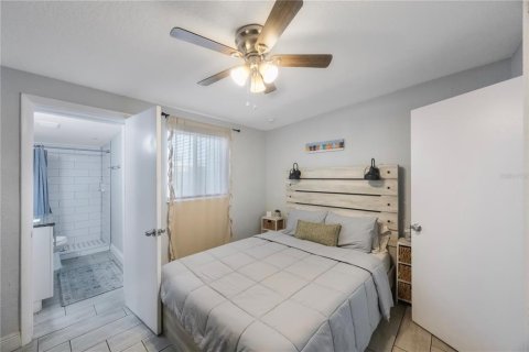 House in Seminole, Florida 3 bedrooms, 93.83 sq.m. № 1718327 - photo 16