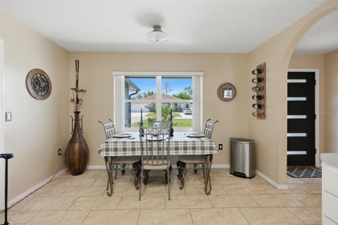 House in Spring Hill, Florida 3 bedrooms, 210.89 sq.m. № 2225813 - photo 13