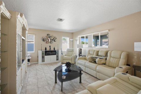 House in Spring Hill, Florida 3 bedrooms, 210.89 sq.m. № 2225813 - photo 6