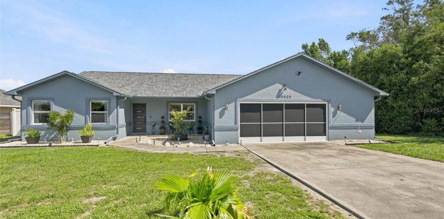 House in Spring Hill, Florida 3 bedrooms, 210.89 sq.m. № 2225813