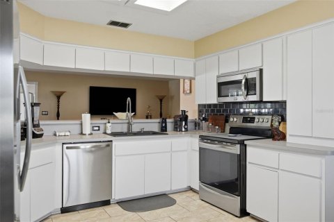 House in Spring Hill, Florida 3 bedrooms, 210.89 sq.m. № 2225813 - photo 11