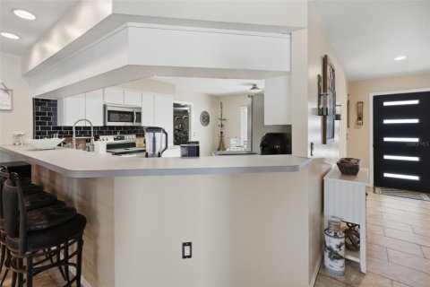 House in Spring Hill, Florida 3 bedrooms, 210.89 sq.m. № 2225813 - photo 9