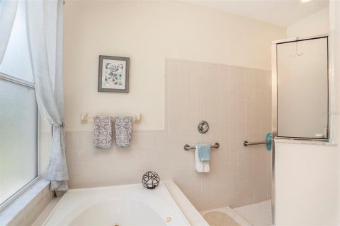 House in Land O' Lakes, Florida 3 bedrooms, 191.84 sq.m. № 1909086 - photo 27