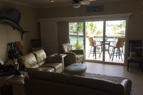 Adosado en alquiler en Treasure Island, Florida, 3 dormitorios, 181.9 m2 № 1526176 - foto 3