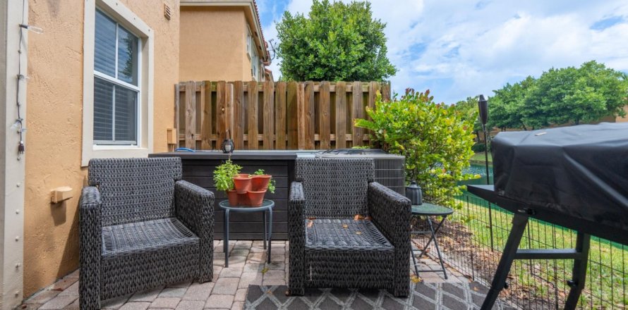 Adosado en Fort Lauderdale, Florida 3 dormitorios, 128.39 m2 № 1151441
