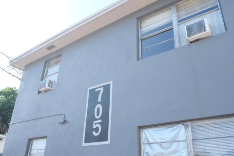 Condominio en West Palm Beach, Florida, 2 dormitorios  № 2176512