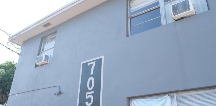 Condominio en West Palm Beach, Florida, 2 dormitorios  № 2176512