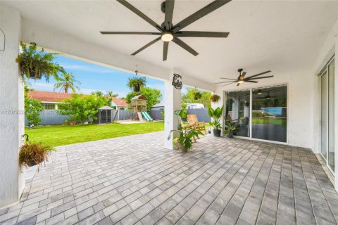 House in Homestead, Florida 4 bedrooms, 219.53 sq.m. № 2320741 - photo 29