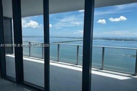 Снять в аренду кондоминиум в Майами, Флорида 3 спальни, 165.64м2, № 1929126 - фото 27