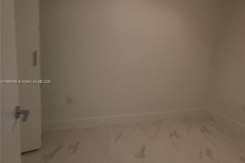 Снять в аренду кондоминиум в Майами, Флорида 3 спальни, 165.64м2, № 1929126 - фото 30