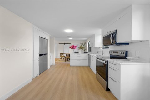 Touwnhouse à vendre à Miami Beach, Floride: 5 chambres, 175.68 m2 № 2170370 - photo 5