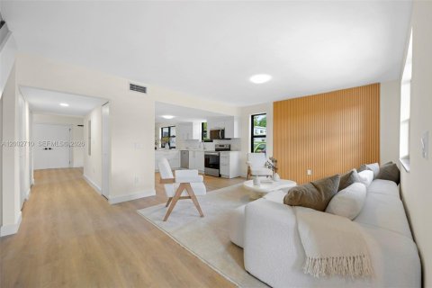 Townhouse in Miami Beach, Florida 5 bedrooms, 175.68 sq.m. № 2170370