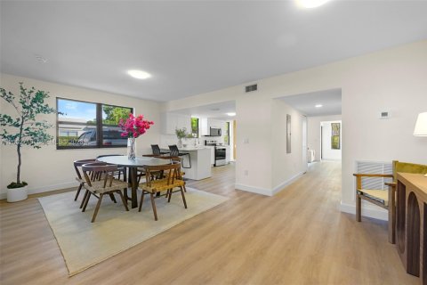 Touwnhouse à vendre à Miami Beach, Floride: 5 chambres, 175.68 m2 № 2170370 - photo 8