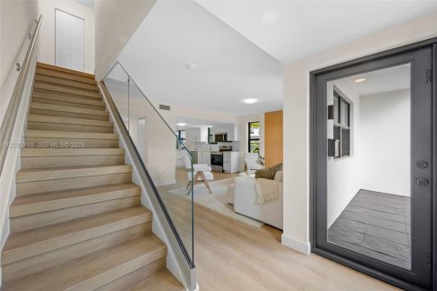 Touwnhouse à vendre à Miami Beach, Floride: 5 chambres, 175.68 m2 № 2170370 - photo 12