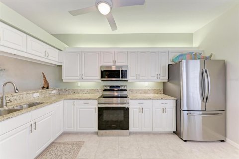 Condo in Venice, Florida, 2 bedrooms № 2393862 - photo 7