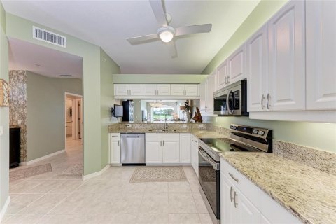 Condo in Venice, Florida, 2 bedrooms № 2393862 - photo 6