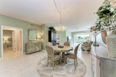 Condo in Venice, Florida, 2 bedrooms № 2393862 - photo 12