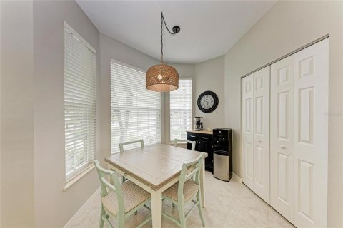 Condo in Venice, Florida, 2 bedrooms № 2393862 - photo 9
