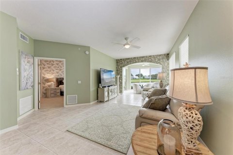 Condo in Venice, Florida, 2 bedrooms № 2393862 - photo 13
